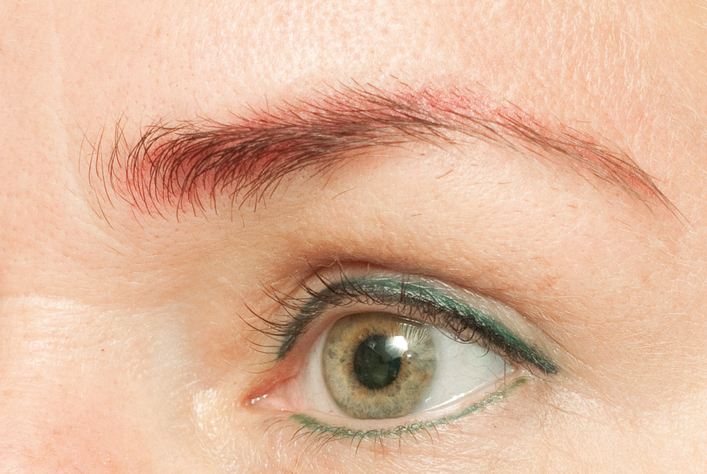 korrektur-rote-brauen-nachher-ein-auge-permanent-make-up