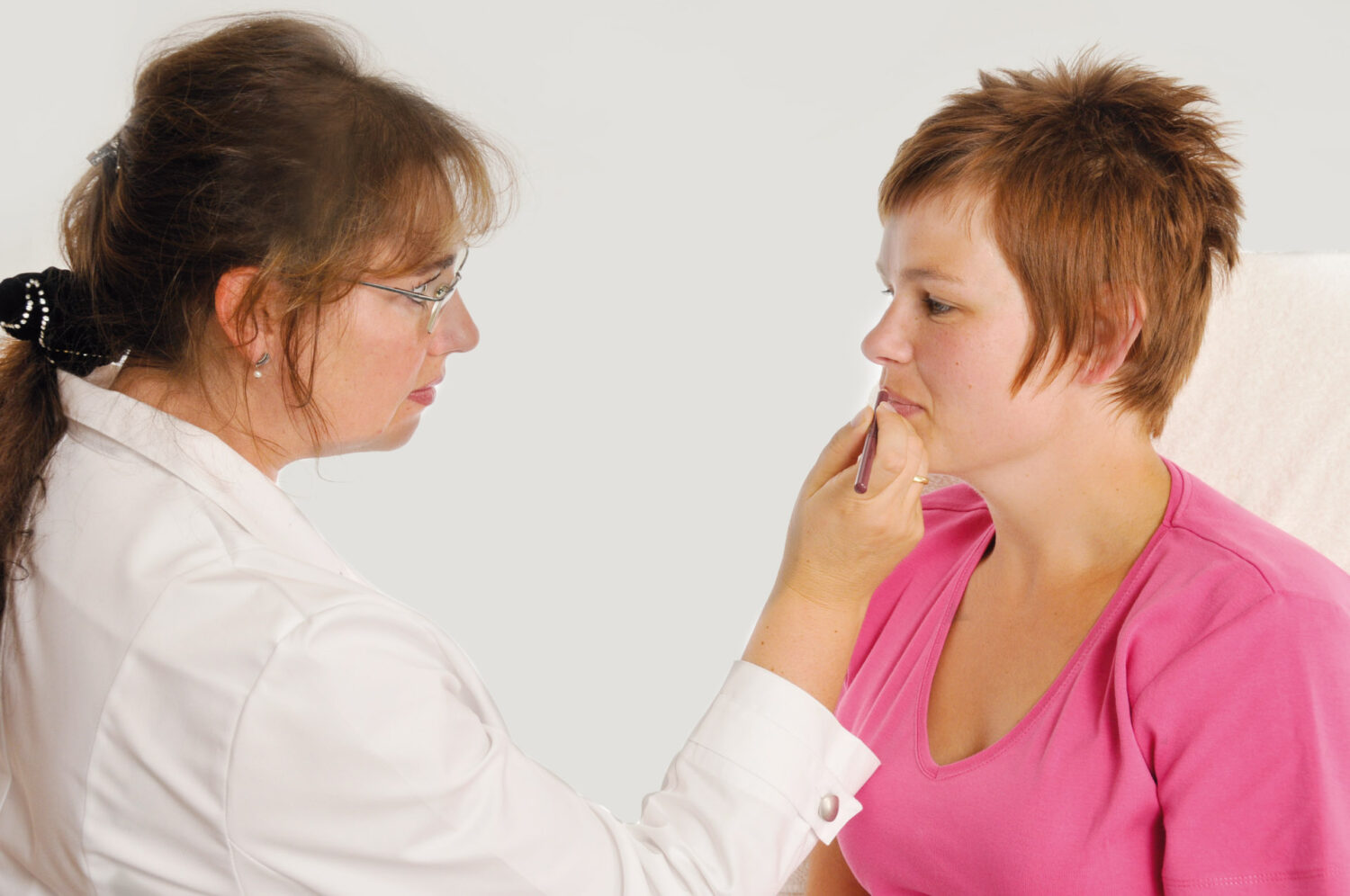 lippen-entstehen-kontur-anzeichnen-permanent-make-up